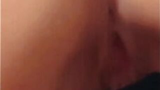 Скачка на дилдо большой собаки - порно видео