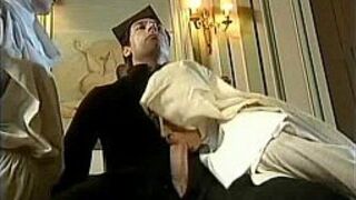 Монахини и священник занимаются сексом с аналом и фистингом - порно видео