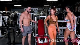Лучшее занятие в спортзале для горячей милфы - бесплатно - порно видео