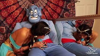 ШЛЮХОВАЯ ДИСНЕЙ ПРИНЦЕССА ТРАХАЕТ СЕБЯ С ВОЛШЕБНОЙ ЛАМПОЙ - порно видео