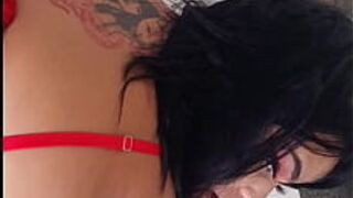 Я СИЛЬНО УДАРИЛА ЖИРНУЮ ДЕВУШКУ ТОЛЬКО ПОТОМУ ЧТО Я БЫЛА ДЕВУШКОЙ С ТРАВКОЙ И БЫЛА ПЯТНА, ПРОСИЛА ВЫБРАТЬ - порно видео